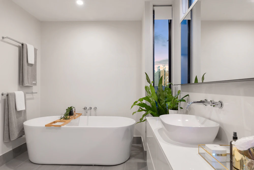 Baño en piedra natural: reforma de baños en Getxo por Larista Obras